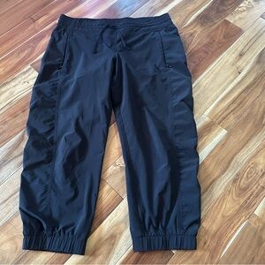 Athleta Balance Jogger Size 10 Cropped 23” Inseam